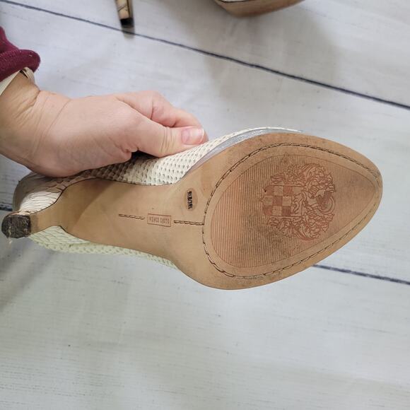 Vince Camuto Size 9.5 Platform Pumps White Silver Snake Print 5" Heel Animal - Picture 7 of 13